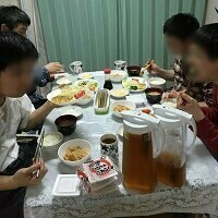 みんなで楽しく夕食